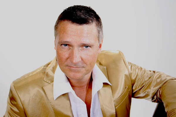 Klaus Niederhuber. Saenger. Entertainer. Band aus Linz.