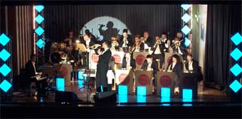 Klaus Niederhuebr mit Big Band